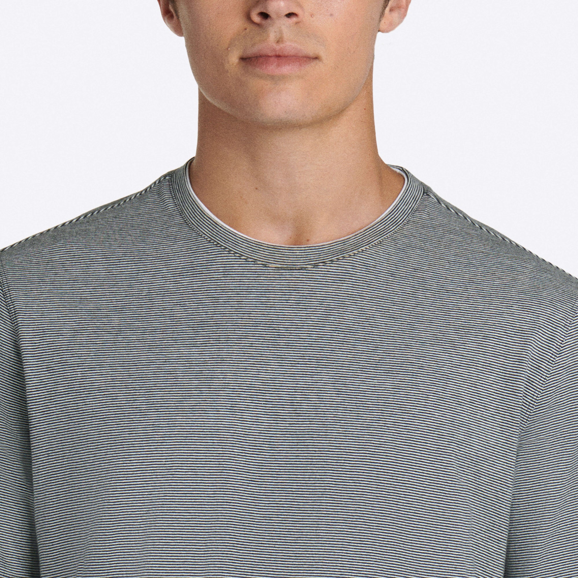 COMFORT Hairline Stripe Crew Neck T-Shirt